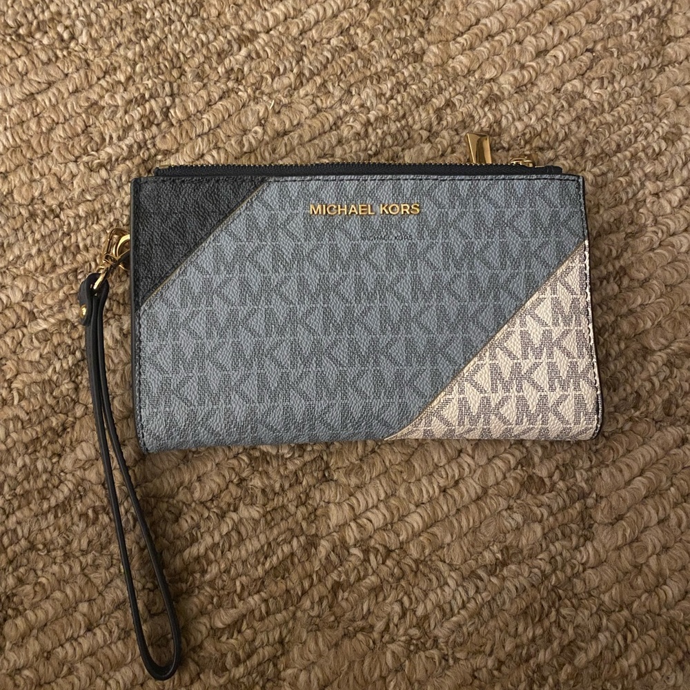 Wristlet wallet